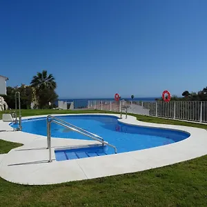 elegante-tranquilo-parking-playa-piscina-king-malaga-2.es-andalucia.com/